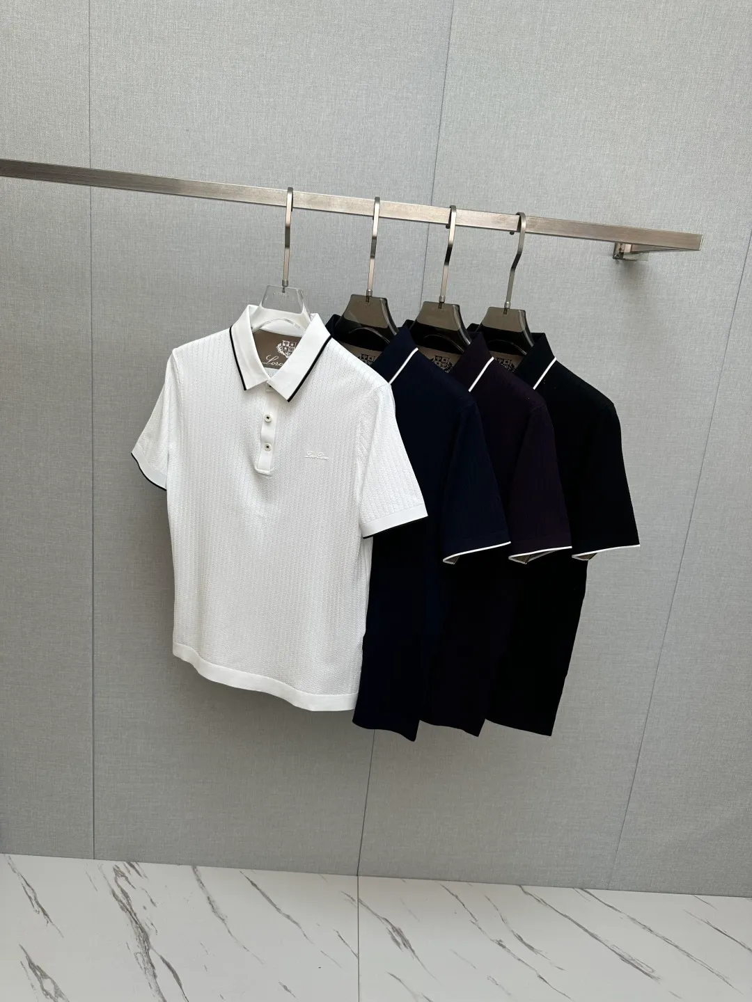 LP top quality 2026 new short sleeves! Original custom fabric, soft to the touch. Top imported private goods, fashionable design and trendy short sleeves, without losing luxury. There is no doubt about the quality. The upper body effect is awesome, luxury official website Same Style! Size: M-3XL